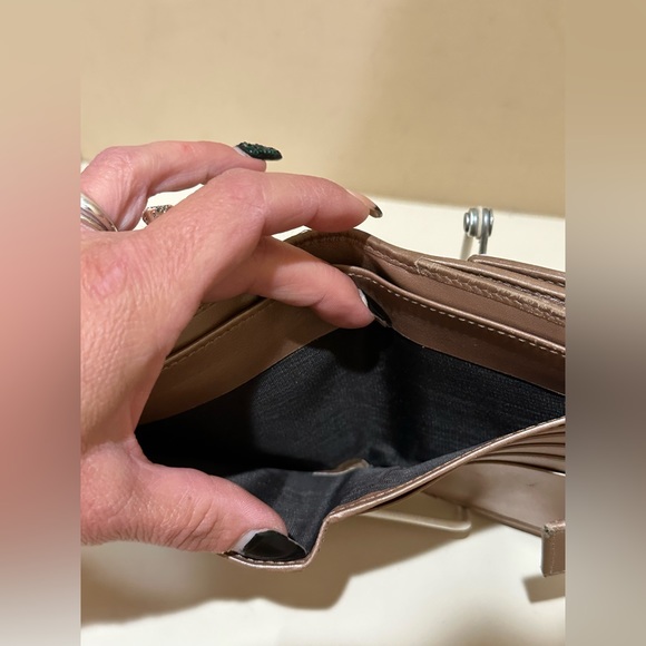 Gucci GG Interlocking Heart Bifold Wallet - Picture 5 of 10